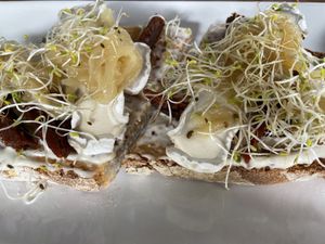 All Time- tostada de queso vegano y calabozo at Chez Kessler in Barcelona