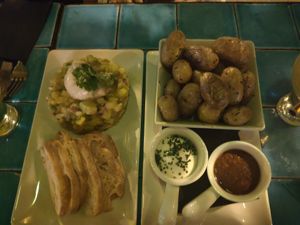 Tartar y patatas bravas al horno at Chez Kessler in Barcelona