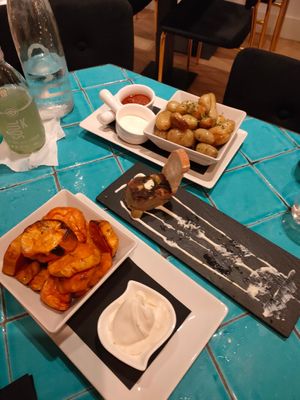 The patatas bravas and the sweet potatoes at Chez Kessler in Barcelona