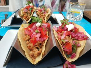 Tacos, suelen venir 3 pero pedimos uno más para compartir at Chez Kessler in Barcelona