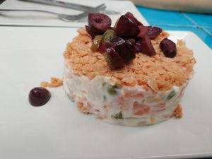 Ensaladilla, con el pan aparte por intolerancias at Chez Kessler in Barcelona