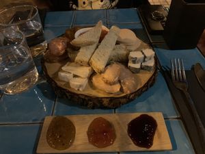 Tabla de embutidos y quesos veganos  at Chez Kessler in Barcelona