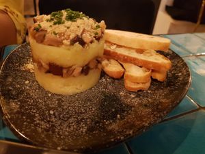 Shiitake tower at Chez Kessler in Barcelona