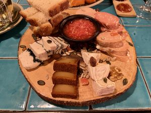 Whole mixed vegan platter  at Chez Kessler in Barcelona