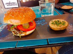 Green burger at Chez Kessler in Barcelona