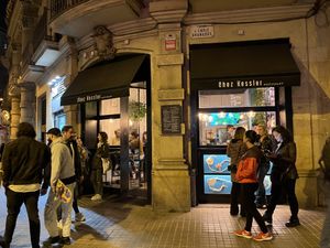 vista del exterior  at Chez Kessler in Barcelona