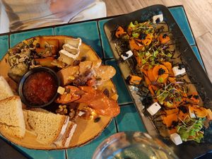 To the right, a main course. Rather, a maim joke? So little food! at Chez Kessler in Barcelona