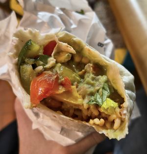 Gemüse-Burrito mit Guacamole für 11,30 Euro at Max & Benito - Wien Mitte in Vienna