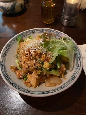 Nr 27 - Tofu mit Nudeln und Erdnusssauce   at Well Being in Cologne