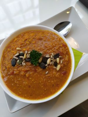 Vegan vegetable Curry with Red lentils, Ginger and tomato. There ist Rice underneath at Frooteria in Munich