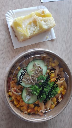 Lemon cake 3.5/5
Pasta salad 2/5 (too sour, too much corn) at Frooteria in Munich