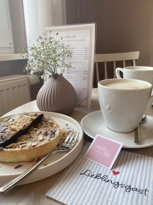 Apfelküchlein, Schoko-Birne-Küchlein, Cappuccino mit Hafermilch  #Veganuary at Seecafé in Goeppingen