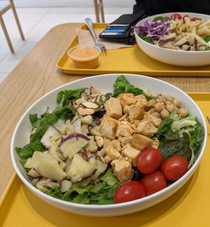  at Leo & Agnus Salad in Busan