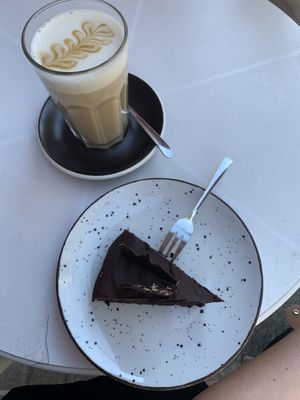 coffee & dessert at Owoce i Warzywa - Piotrkowska in Lodz