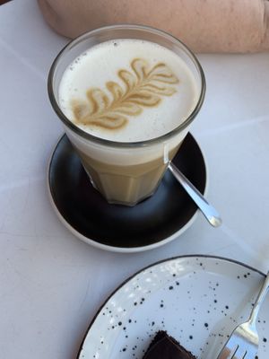 lattee w/ oat milk at Owoce i Warzywa - Piotrkowska in Lodz