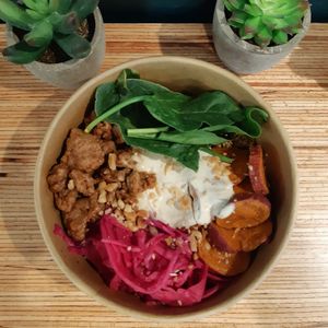 buddah bowl vegan at Flow House in Toulouse
