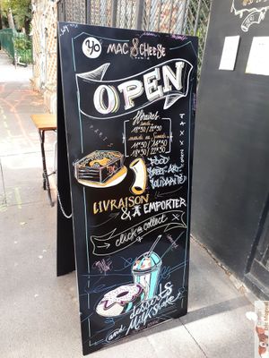 Deco at YO' Mac and Cheese in Paris