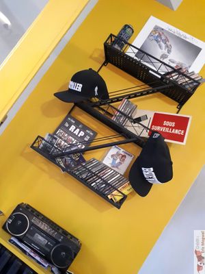 Hiphop deco at YO' Mac and Cheese in Paris