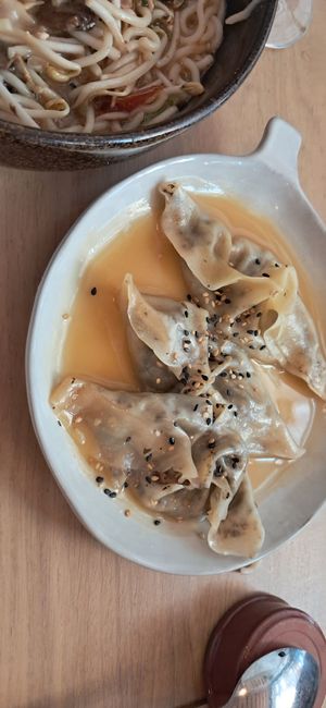Gyozas à la truffe at Lipopette in Lyon