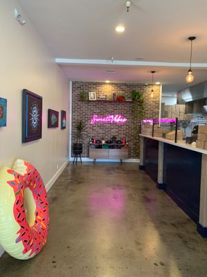 Clean cafe at Broad Street Dough Co in Encinitas