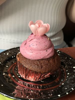 Balance cupcake (jasmin, poire, earl grey )  at Café Contresort in Paris