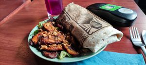 Burrito et frites plantain at Café Contresort in Paris