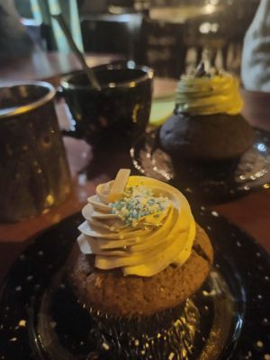 Capricorn and Aquarius (in the back) cupcakes at Café Contresort in Paris