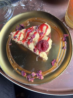 Gâteau fruits rouges passion sans gluten   at Café Contresort in Paris