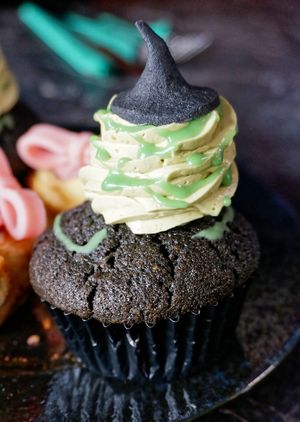 Wicked brunch: Black sesame/pistachio cupcake at Café Contresort in Paris