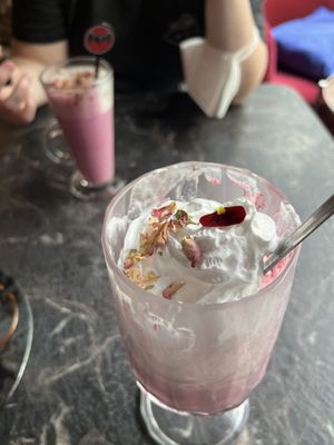 Glinda   at Café Contresort in Paris