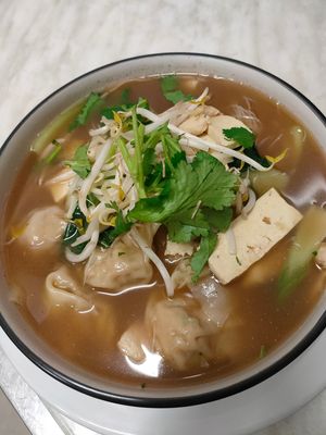 Wonton noodle soup at Blossoming Lotus in Surfers Paradise