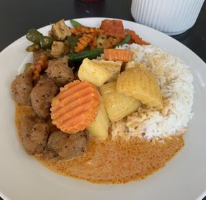 Selection of curries  at Blossoming Lotus in Surfers Paradise