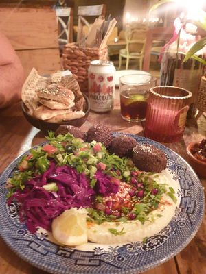 Eine absolute Geschmacksbombe! Es war so lecker, mein Freund meinte sogar, dass der Falafelteller das beste Essen gewesen sei, was er je gegessen habe! Es gab eine hausgemachtes Ha at Grá Irish Gastropub in Mallorca
