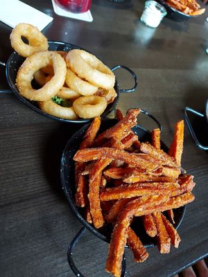 Onion rings and sweet potato fries at Road Stop in Mettmann