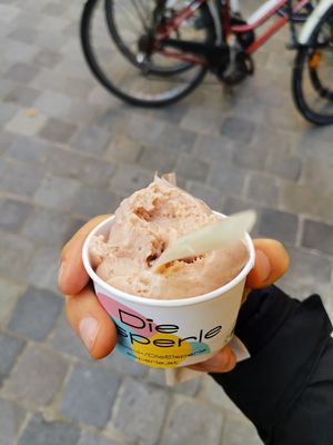 Chestnut ice cream at Eisperle - Färbergasse in Graz