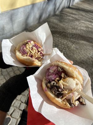 Krapfen mit Eis (Eiskrapfen) zur Faschingszeit   at Eisperle - Färbergasse in Graz