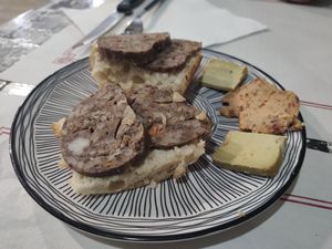 Morcilla y quesos veganos at El Sarao de Lara in Las Rozas De Madrid