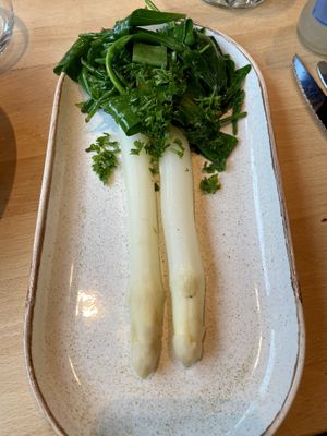Asparagus with sea vegetables   at Het Hooihuis in Roosendaal