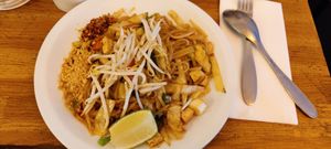 Vegan pad thai at Kapunka in Paris