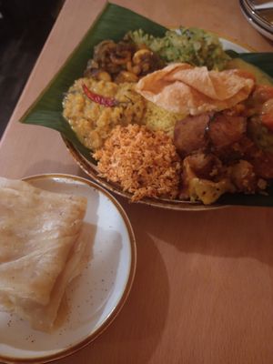 Plate of the day and roti at Mirisata in Portland