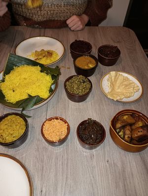 Family meal with chick'n curry at Mirisata in Portland