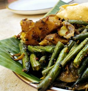 Deviled Potatoes and Spicy Green Beans at Mirisata in Portland