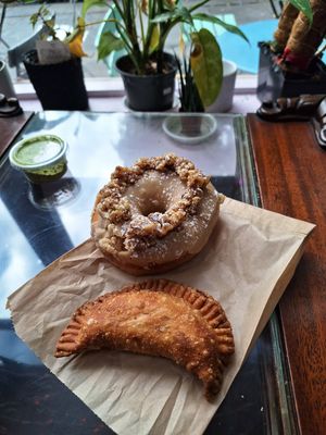 Donut e empanada at Guevara's in Brooklyn