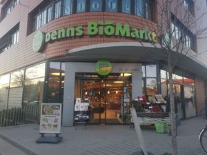 Eingang at denn's Biomarkt - Mein Markt in Munich