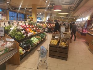 Gemüse & Obst at denn's Biomarkt - Mein Markt in Munich