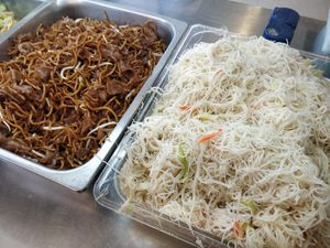Noodles and white bee hoon at Li Yuan 利源素食 in Central Singapore