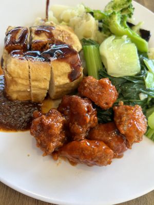   at Li Yuan 利源素食 in Central Singapore