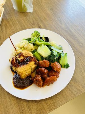   at Li Yuan 利源素食 in Central Singapore