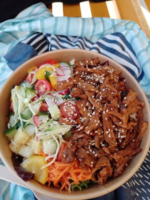 Selbst zusammengestellte Bowl mit bbq at All Vegan in Hannover