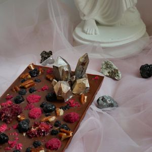 Milk vegan chocolate. Composition: cocoa mass (Venezuela or Sao Tome), cocoa butter (Colombia), erythritol, vegan coconut milk powder at M.V.Pastry in Tyumen